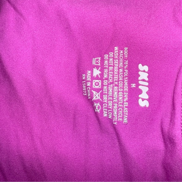 SKIMS Fits Everybody Tshirt Bodysuit size Medium - Picture 1 of 5